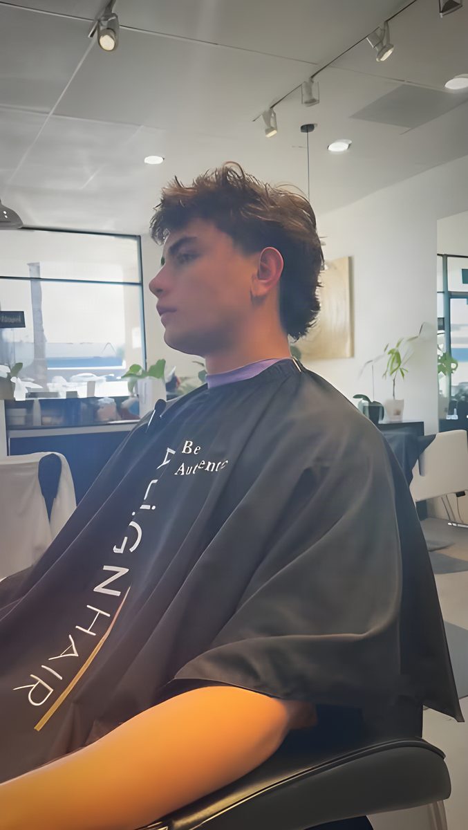 Curly cut in the chair
